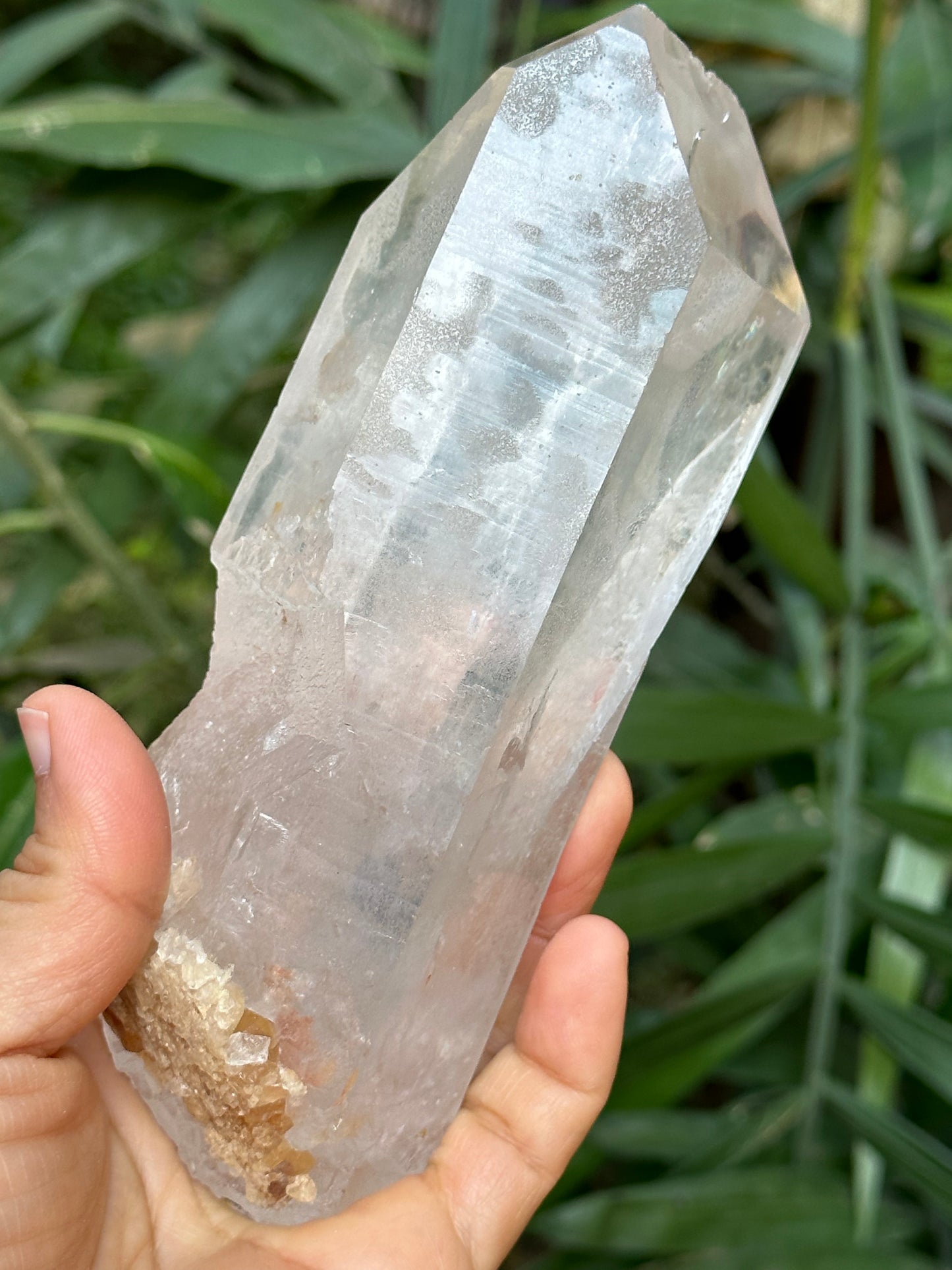 Clear Raw Rainbow Quartz Crystal/Crystal Energy/Reiki/Healing/Meditation- 618 g