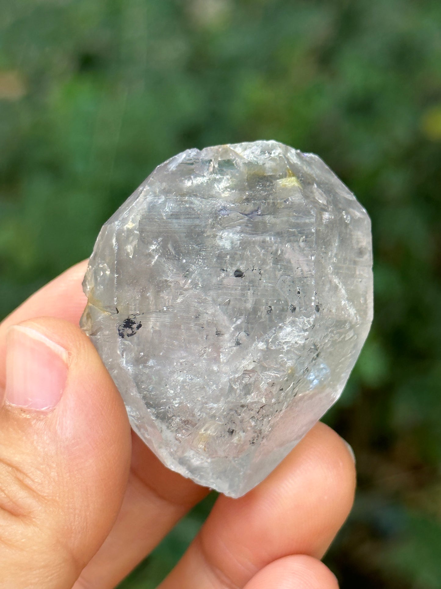 Natural Double Terminated Enhydro Quartz with Multiple Moving Carbon & Bubbles Included in Crystal/Healing Crystal Point/Energy Quartz-41 gSize(mm):43*35*26  mm weight:41 g