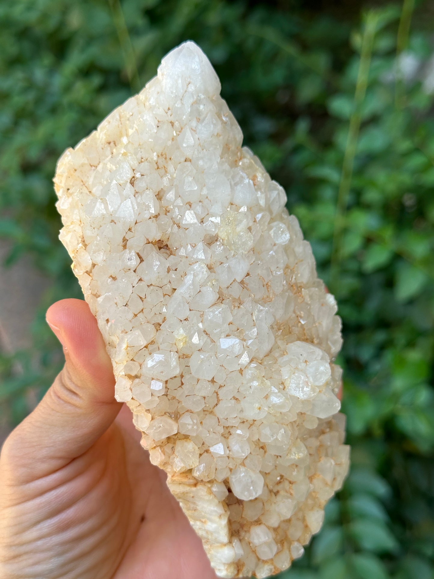 Castle Quartz Crystal Cluster/Laser Crystal/Secondary Crystallization Quartz-921 g 142*105*50 mm