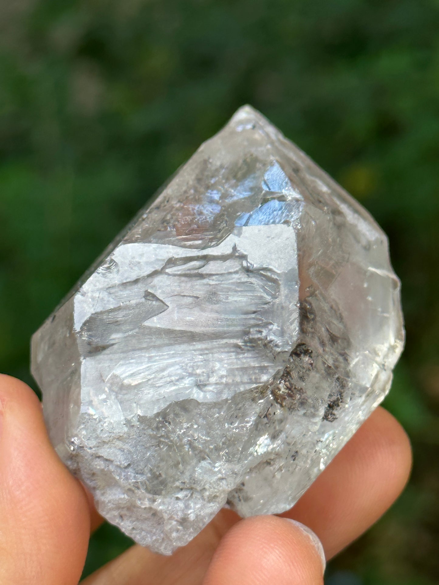 Natural Clear Double Terminated Enhydro Quartz with Multiple Moving Carbon & Bubbles Included in Crystal/Healing Crystal Point/Energy Quartz-90 g