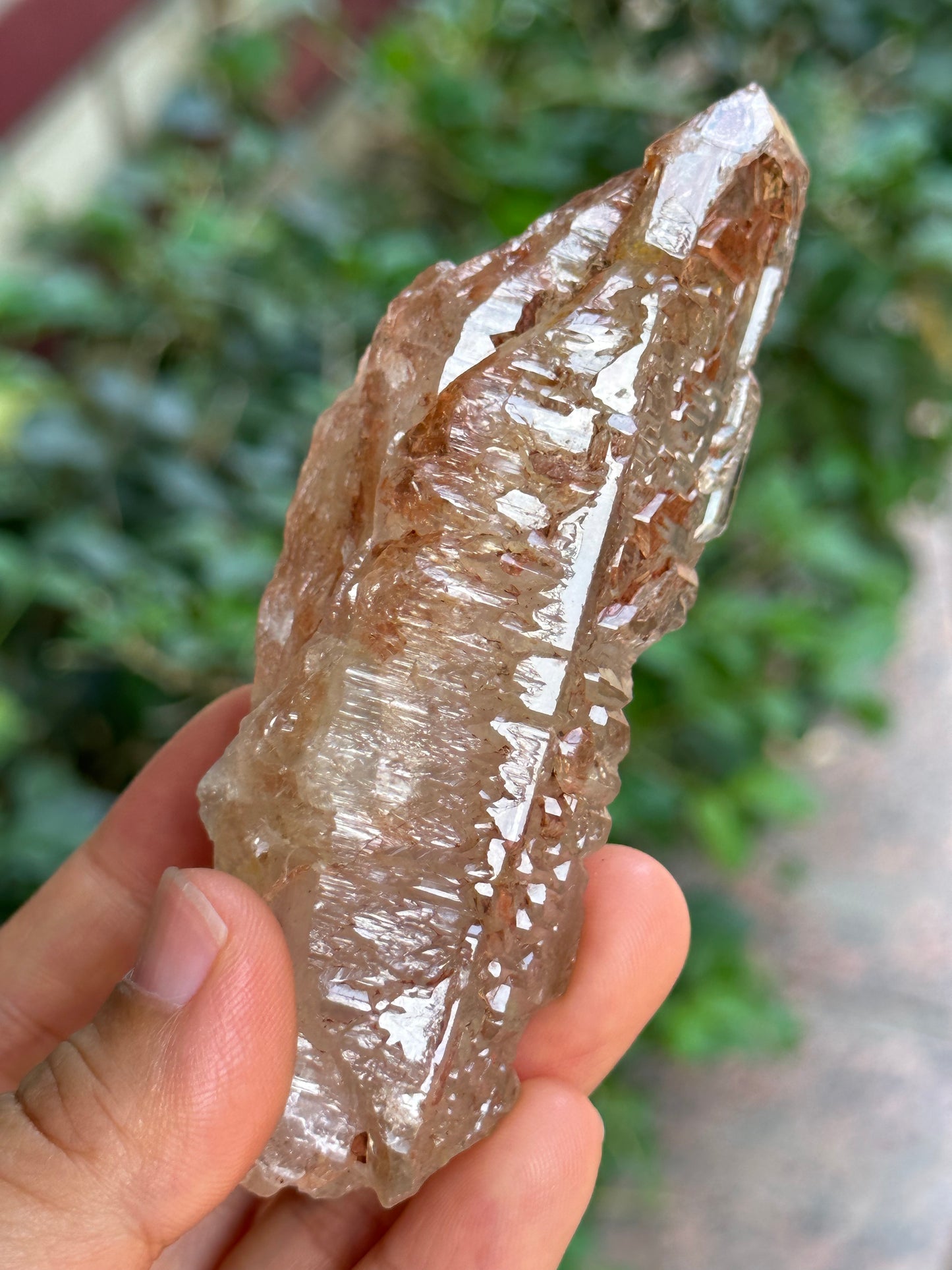 Rare Large Fluorescent Enhydro Skeletal Elestial Quartz Crystal Point with Moving Bubble Included-Madagascar crystal/Energy Quartz-153 g