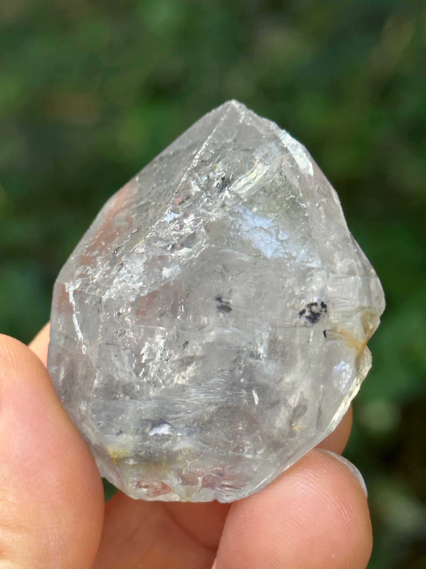 Natural Double Terminated Enhydro Quartz with Multiple Moving Carbon & Bubbles Included in Crystal/Healing Crystal Point/Energy Quartz-41 gSize(mm):43*35*26  mm weight:41 g