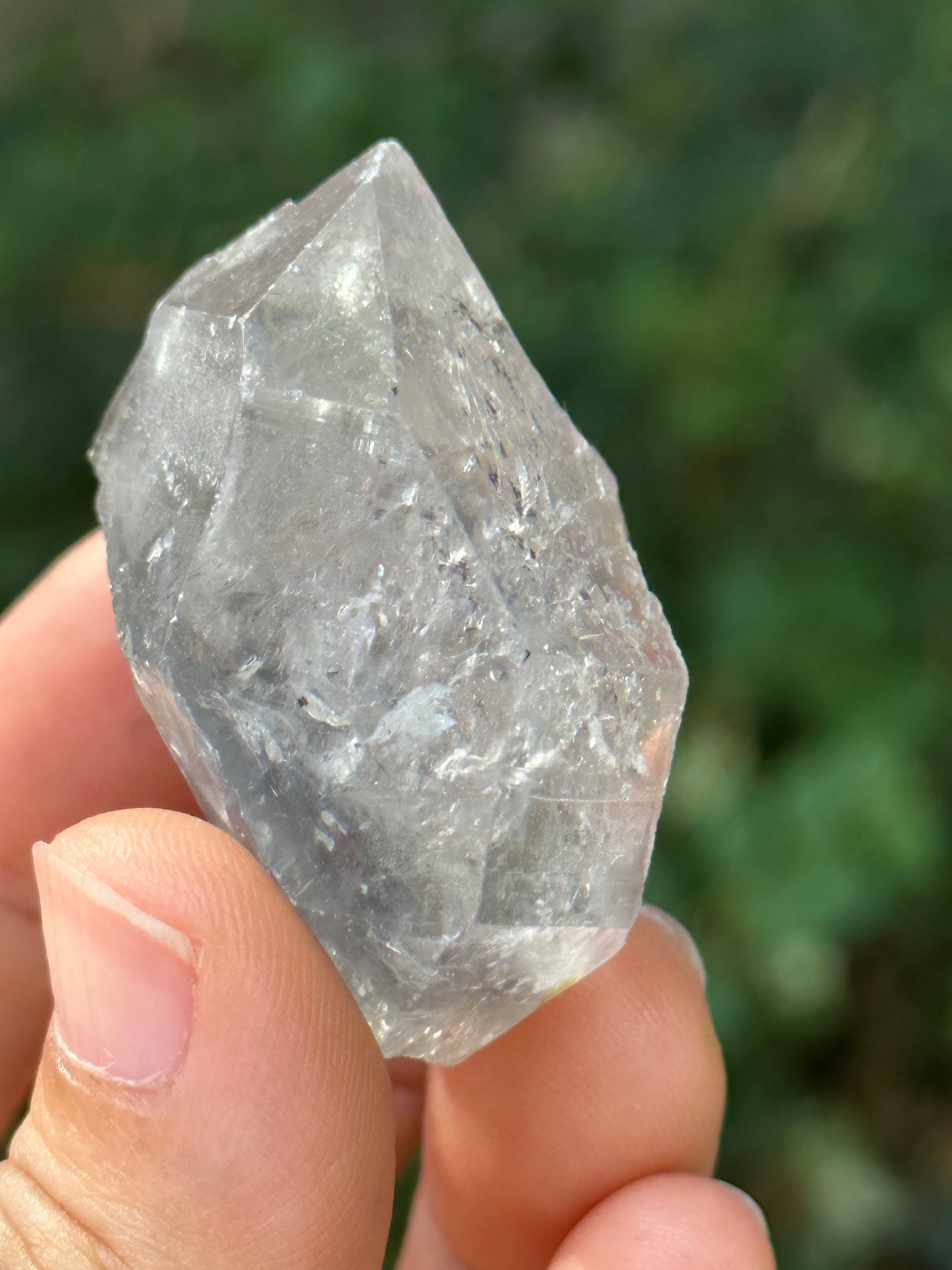 Natural Double Terminated Enhydro Quartz with Multiple Moving Carbon & Bubbles Included in Crystal/Healing Crystal Point/Energy Quartz-41 gSize(mm):43*35*26  mm weight:41 g