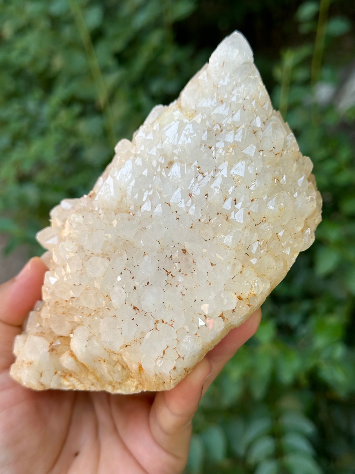 Castle Quartz Crystal Cluster/Laser Crystal/Secondary Crystallization Quartz-921 g 142*105*50 mm