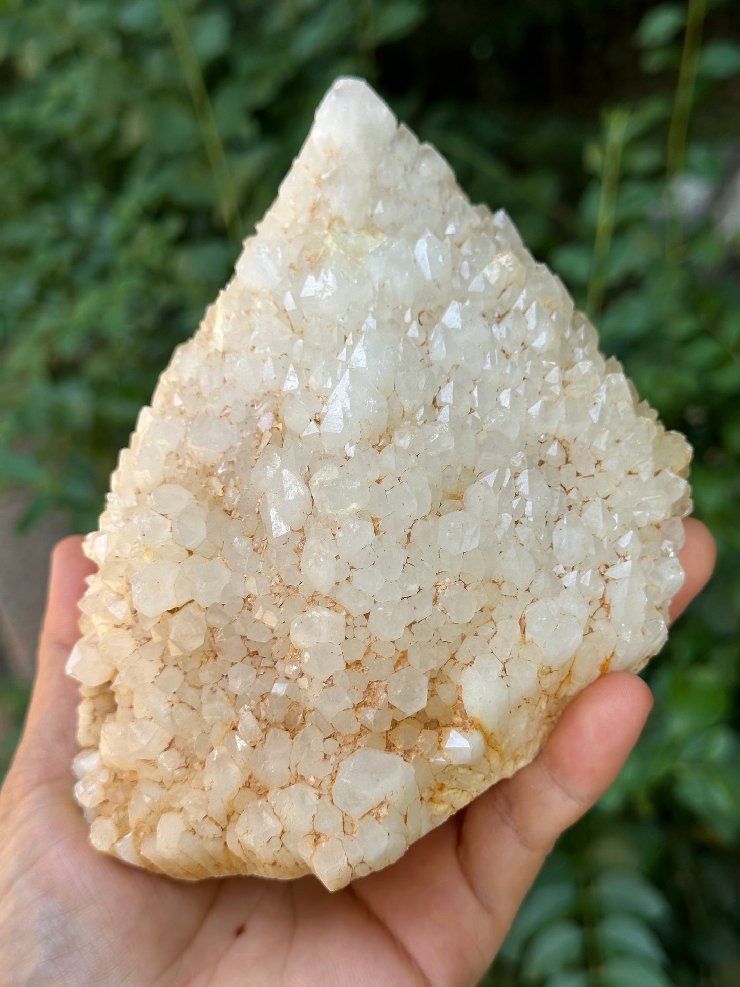 Castle Quartz Crystal Cluster/Laser Crystal/Secondary Crystallization Quartz-921 g 142*105*50 mm