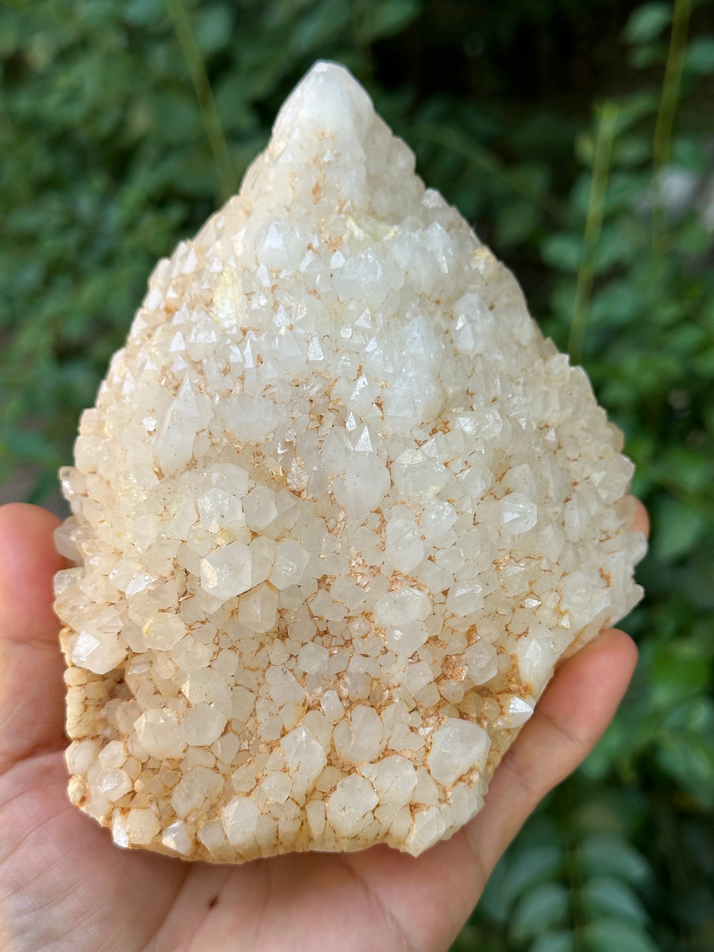 Castle Quartz Crystal Cluster/Laser Crystal/Secondary Crystallization Quartz-921 g 142*105*50 mm