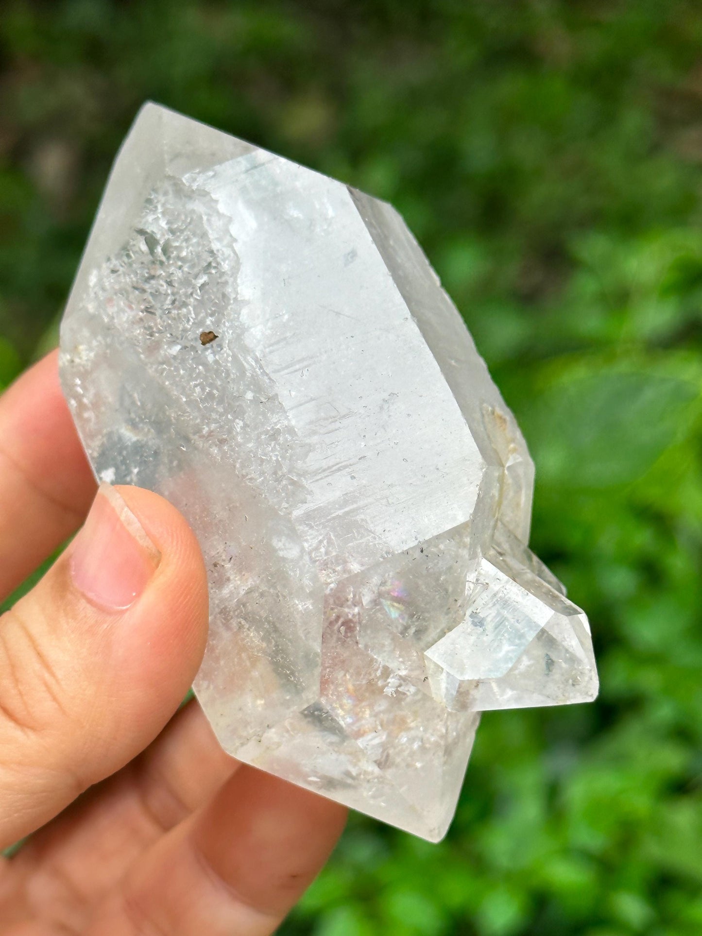 Natural Double Terminated Record-keeper Quartz Crystal Point/Floating Crystals/Yungui Energy Crystal/Healing Crystal/Meditation Crystal-134g